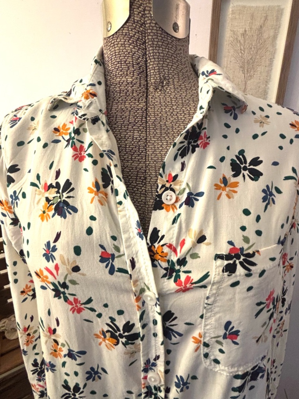 Women's Off White Floral Button Down Longsleeve Shirt XS Collard Buttery Soft